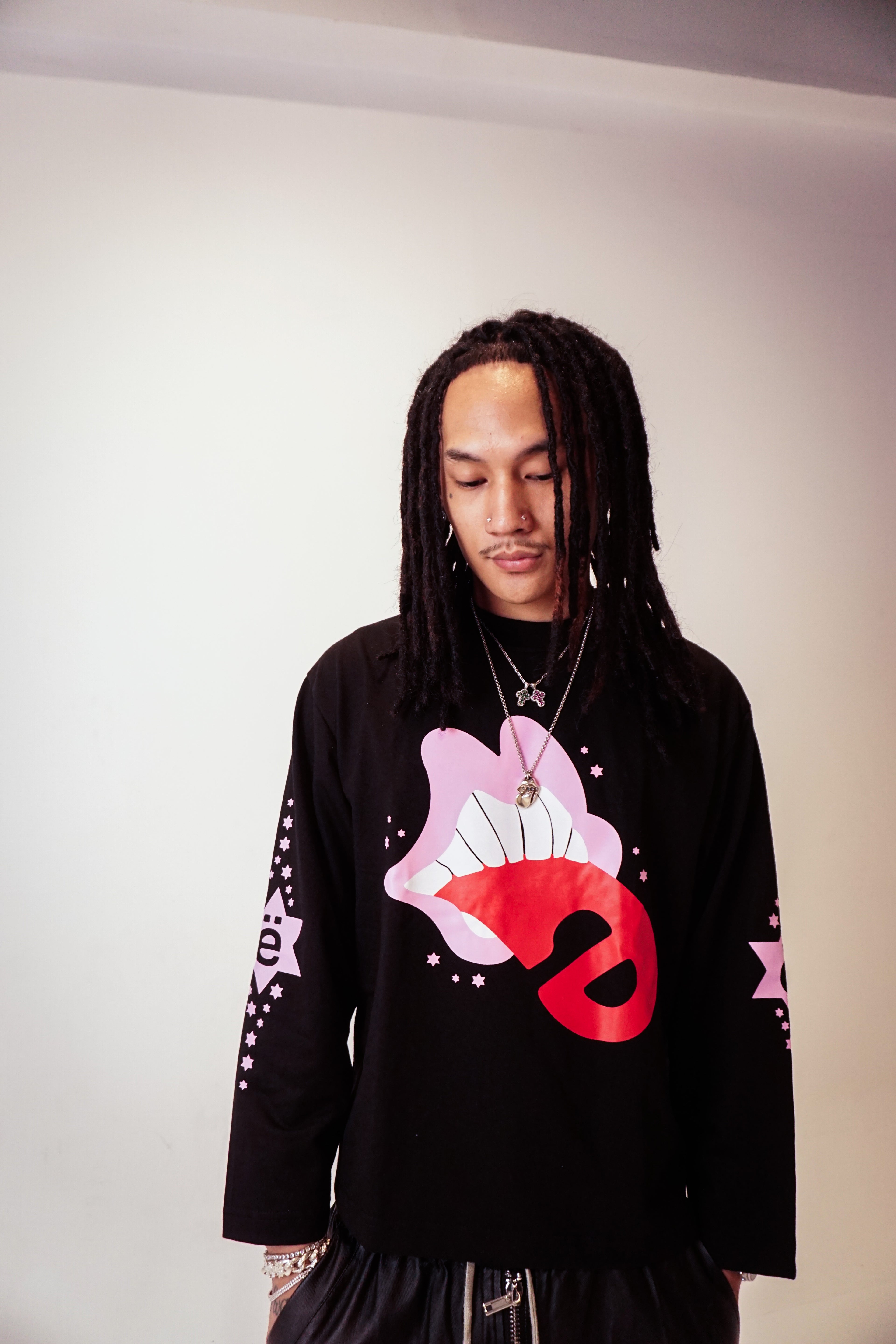 Tongue Bite Long Sleeves